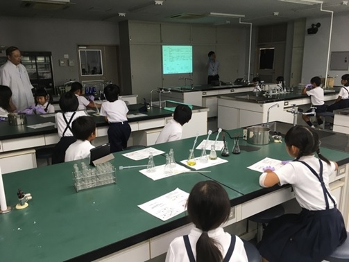 薬学部 福山市立東村小学校との連携理科実験教室 福山大学