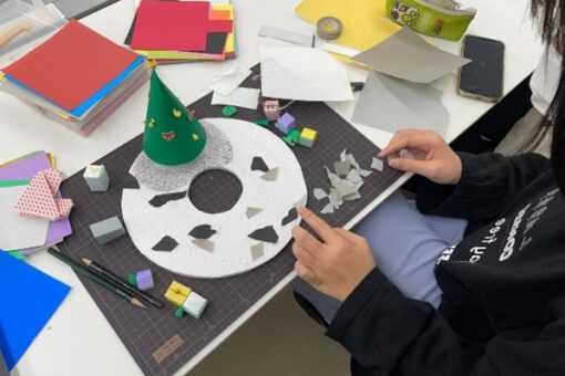 【建築学科】今年の冬は対面で「クリスマスリースタウン」づくりの模型教室を開催！ 