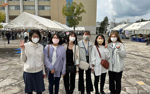 【経済学科】三蔵祭3年ぶりの対面開催。女子学生が大活躍！