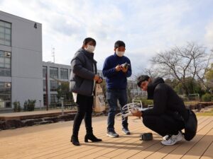 CM撮影のためにドローンセッティング中