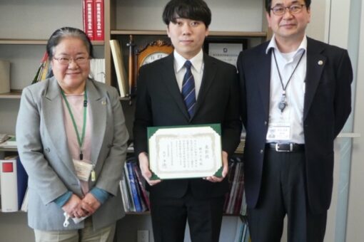 医薬品化学研究室の学生が令和4年度日本化学会中国四国支部支部長賞を受賞しました！ 