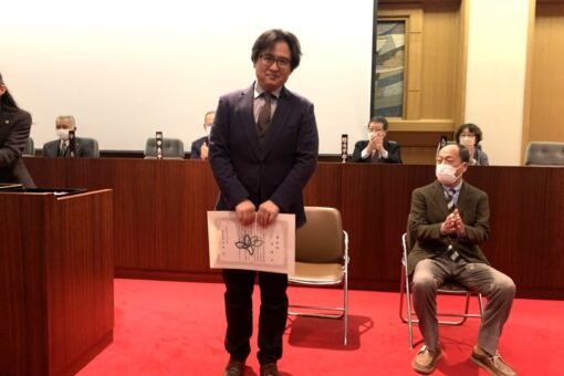 【税務会計学科】張楓教授、優れた教員として表彰されました！ 