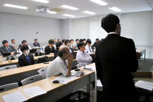 【電気電子工学科】2025年度の卒業研究中間発表会を開催しました