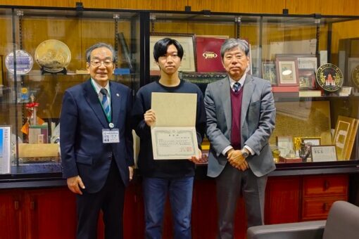 【電子・電気工学専攻】電気学会基礎・材料・共通部門大会で修士１年生が発表しました！