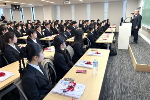 【薬学部】白衣に誓う、薬剤師への一歩｜2025年度 白衣授与式 