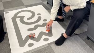 自走型ロボットを用いた演習の様子