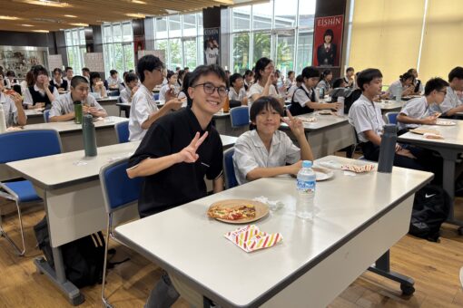 【国際センター】「A Whole Day English」 留学生が盈進中学校で英語による国際交流 