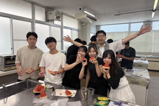 経済学科3ゼミ合同「夏のスイカパーティー」を開催しました！ 