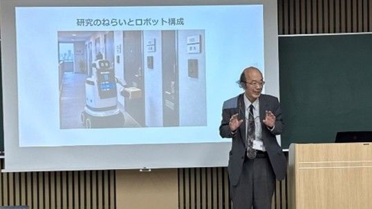 電気電子工学科 田中准教授の発表の様子